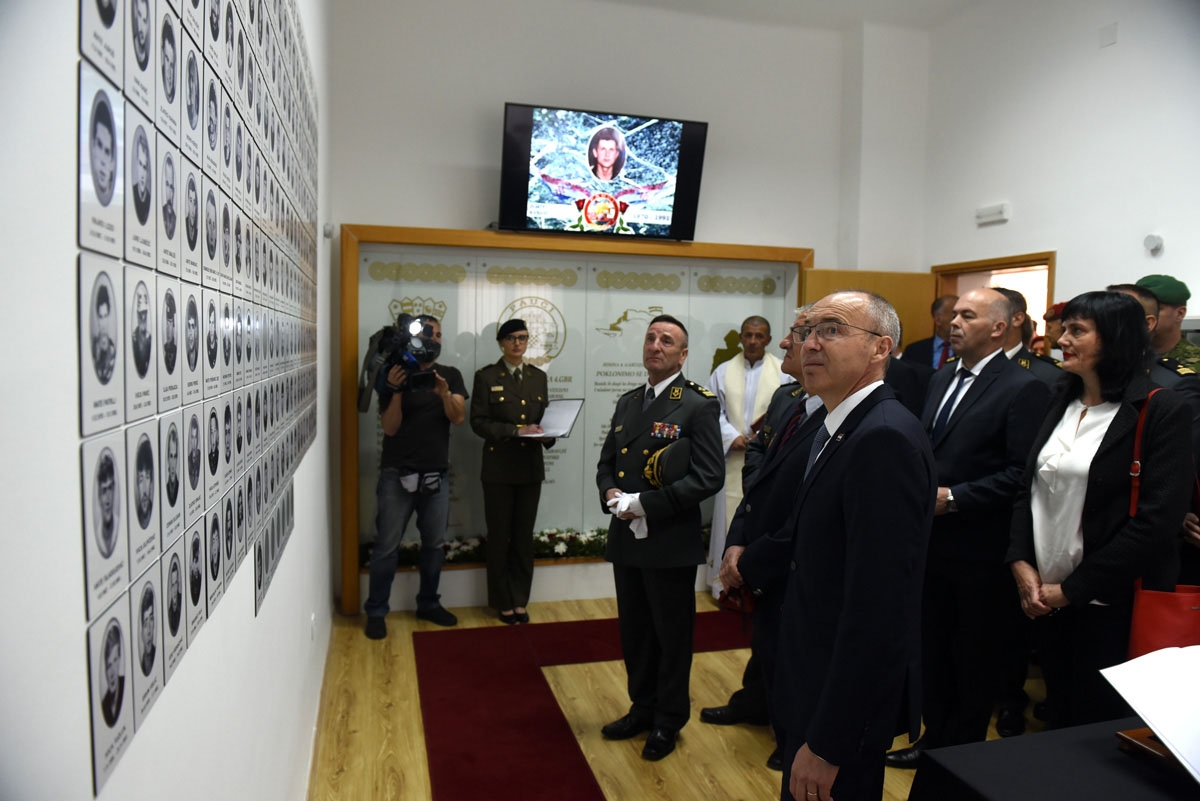 https://www.morh.hr/wp-content/gallery/imenovana-vojarna-4-gardijske-brigade-pauci-u-kninu/puci_knin_11042019_20.jpg