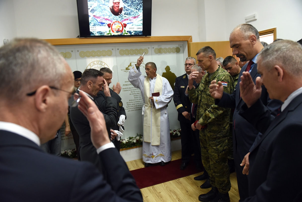 https://www.morh.hr/wp-content/gallery/imenovana-vojarna-4-gardijske-brigade-pauci-u-kninu/puci_knin_11042019_21.jpg
