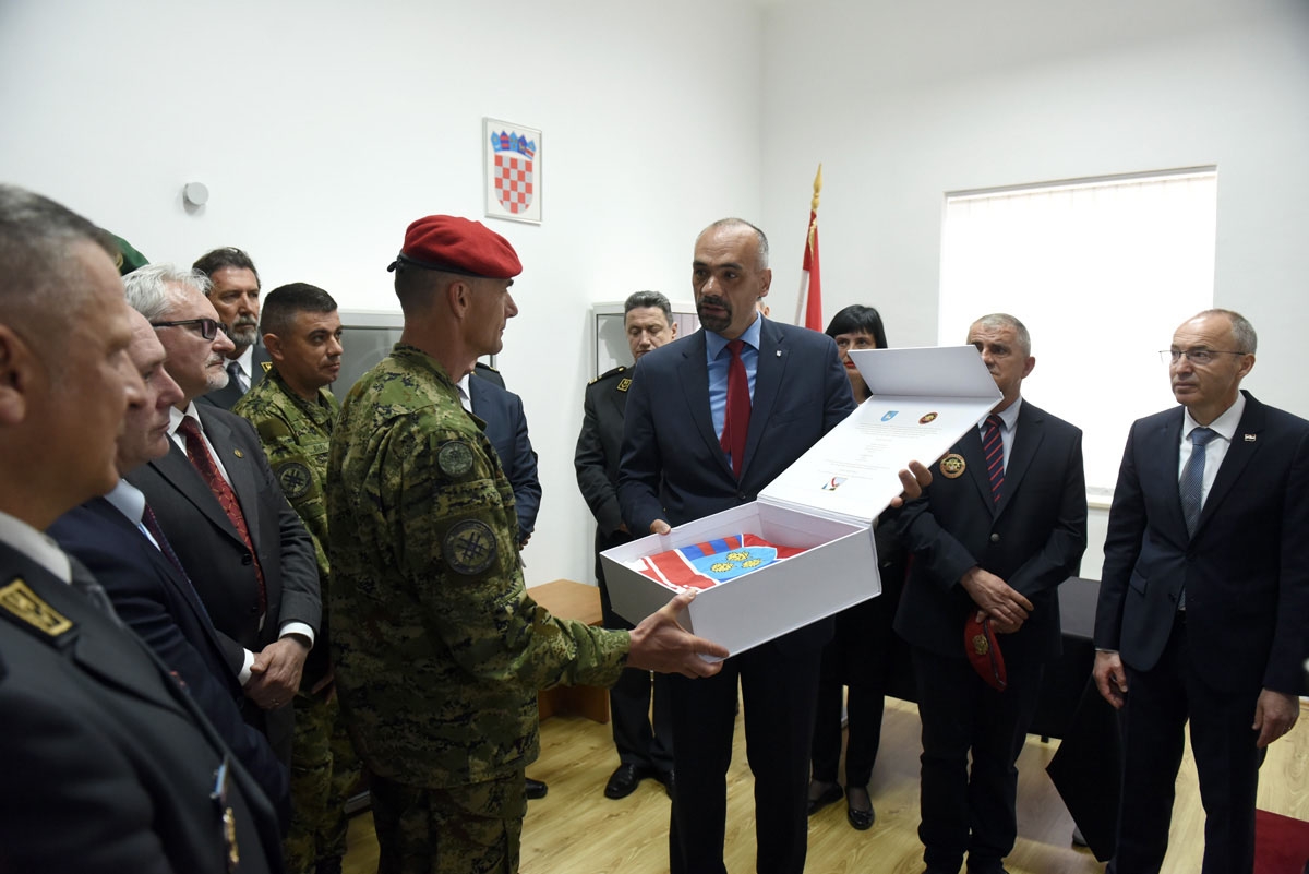https://www.morh.hr/wp-content/gallery/imenovana-vojarna-4-gardijske-brigade-pauci-u-kninu/puci_knin_11042019_22.jpg