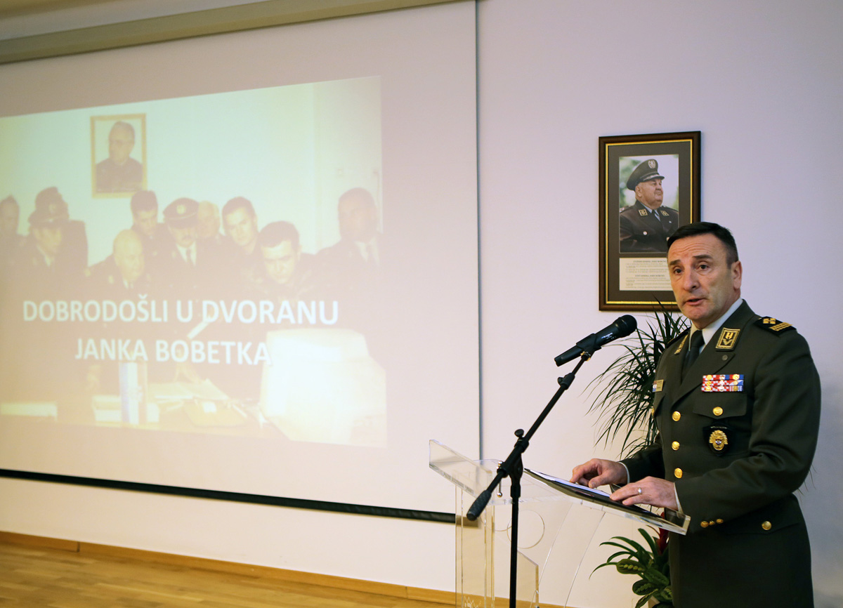 https://www.morh.hr/wp-content/gallery/imenovane-dvorane-morh-a-po-velikanima-domovinskog-rata/dvorane_13012017_02.jpg