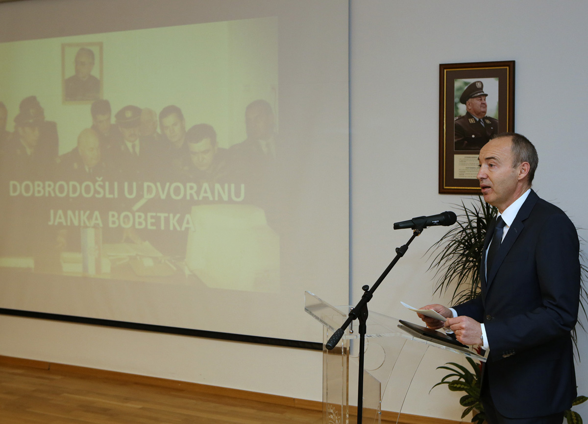 https://www.morh.hr/wp-content/gallery/imenovane-dvorane-morh-a-po-velikanima-domovinskog-rata/dvorane_13012017_04.jpg