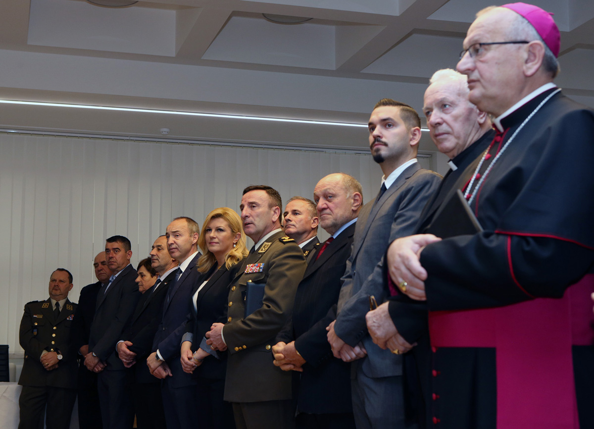 https://www.morh.hr/wp-content/gallery/imenovane-dvorane-morh-a-po-velikanima-domovinskog-rata/dvorane_13012017_07.jpg
