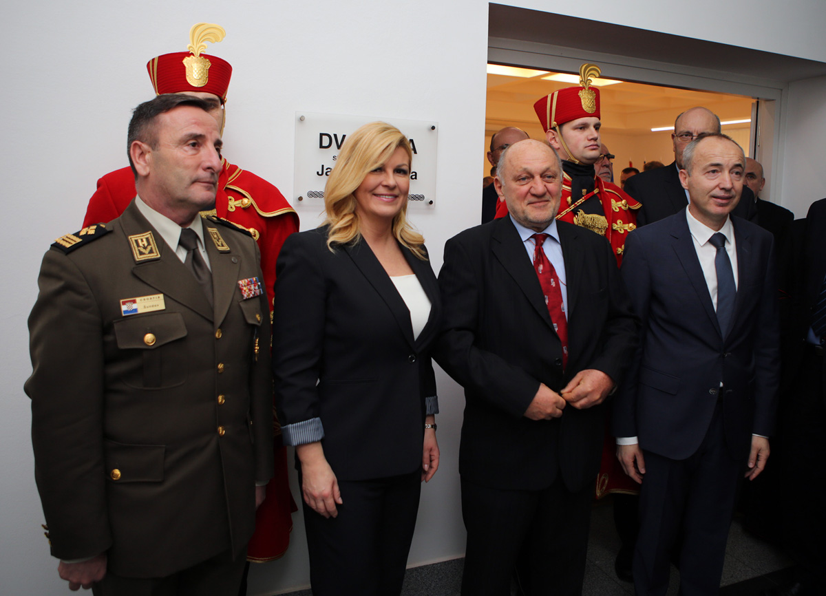 https://www.morh.hr/wp-content/gallery/imenovane-dvorane-morh-a-po-velikanima-domovinskog-rata/dvorane_13012017_09.jpg