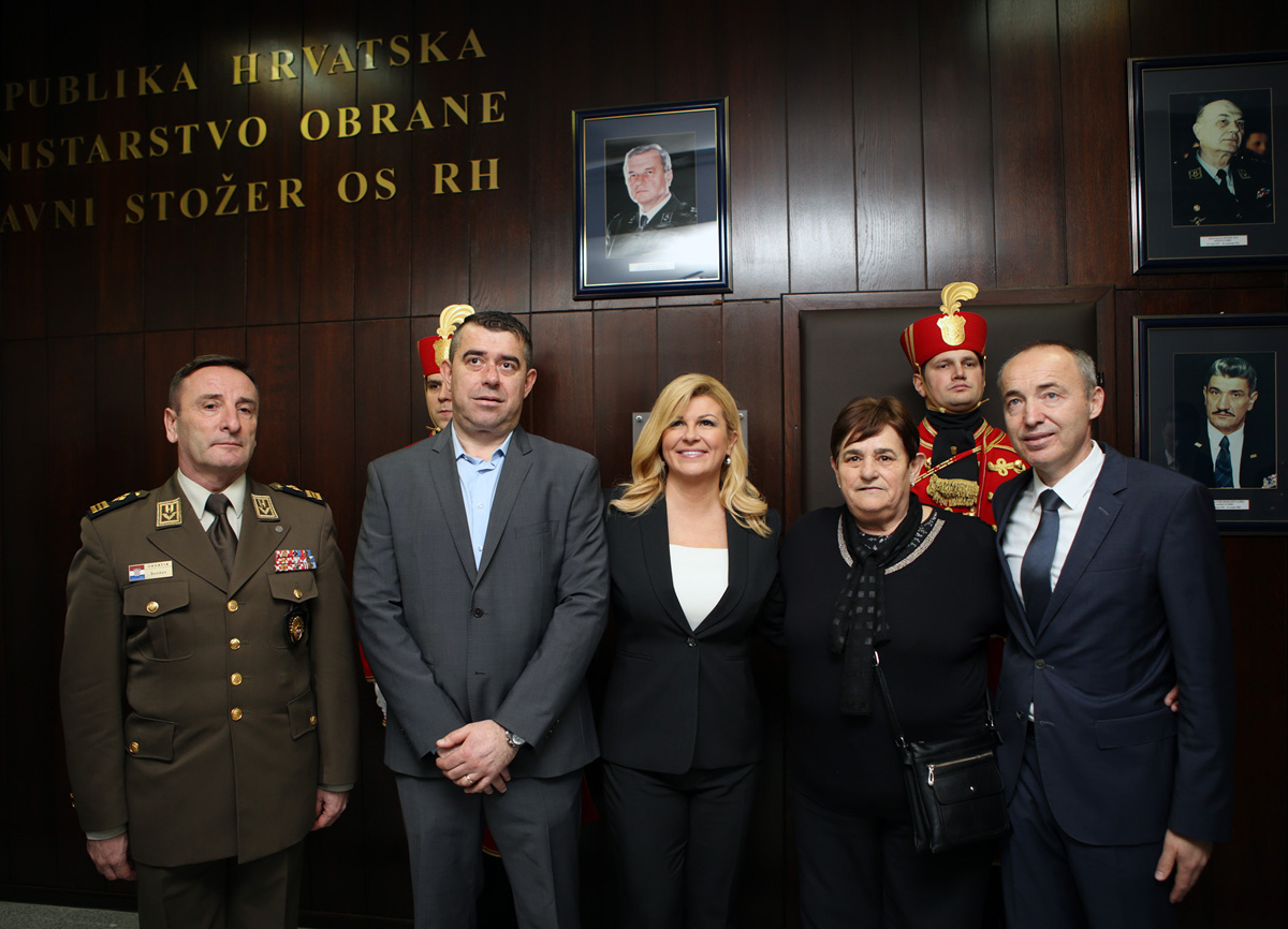 https://www.morh.hr/wp-content/gallery/imenovane-dvorane-morh-a-po-velikanima-domovinskog-rata/dvorane_13012017_13.jpg
