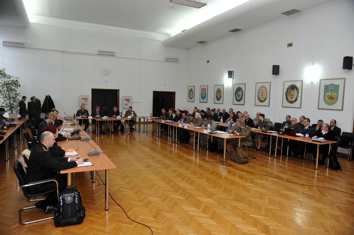 https://www.morh.hr/wp-content/gallery/inicijalna-planska-konferencija-vjezbe-seesim-14/inicijalna_planska_semic_21012014_14.jpg