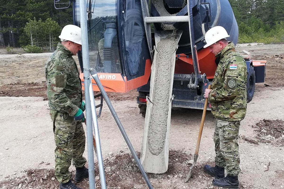 https://www.morh.hr/wp-content/gallery/inzenjerijska-pukovnija-hkov-a-izvodi-radove-u-udbini/inzenjerija_udbina_29032019_07.jpg