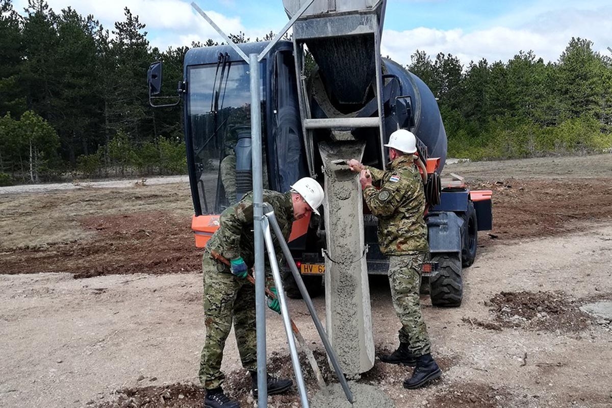 https://www.morh.hr/wp-content/gallery/inzenjerijska-pukovnija-hkov-a-izvodi-radove-u-udbini/inzenjerija_udbina_29032019_08.jpg
