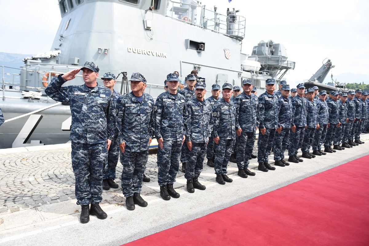 https://www.morh.hr/wp-content/gallery/ispracen-2-hrvcon-u-nato-ovu-operaciju-potpore-miru-sea-guardian/2_hrvcon_ispracaj_sea_guardian_hrm_190719_02.jpg