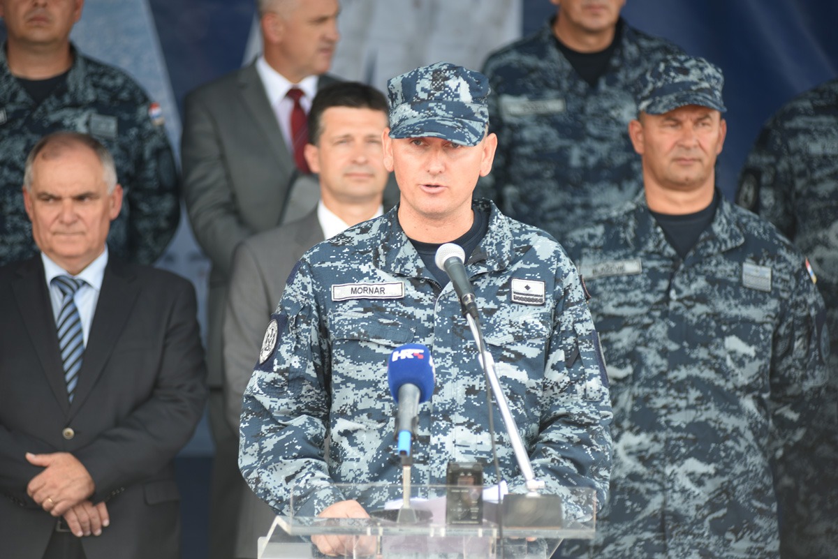 https://www.morh.hr/wp-content/gallery/ispracen-2-hrvcon-u-nato-ovu-operaciju-potpore-miru-sea-guardian/2_hrvcon_ispracaj_sea_guardian_hrm_190719_07.jpg