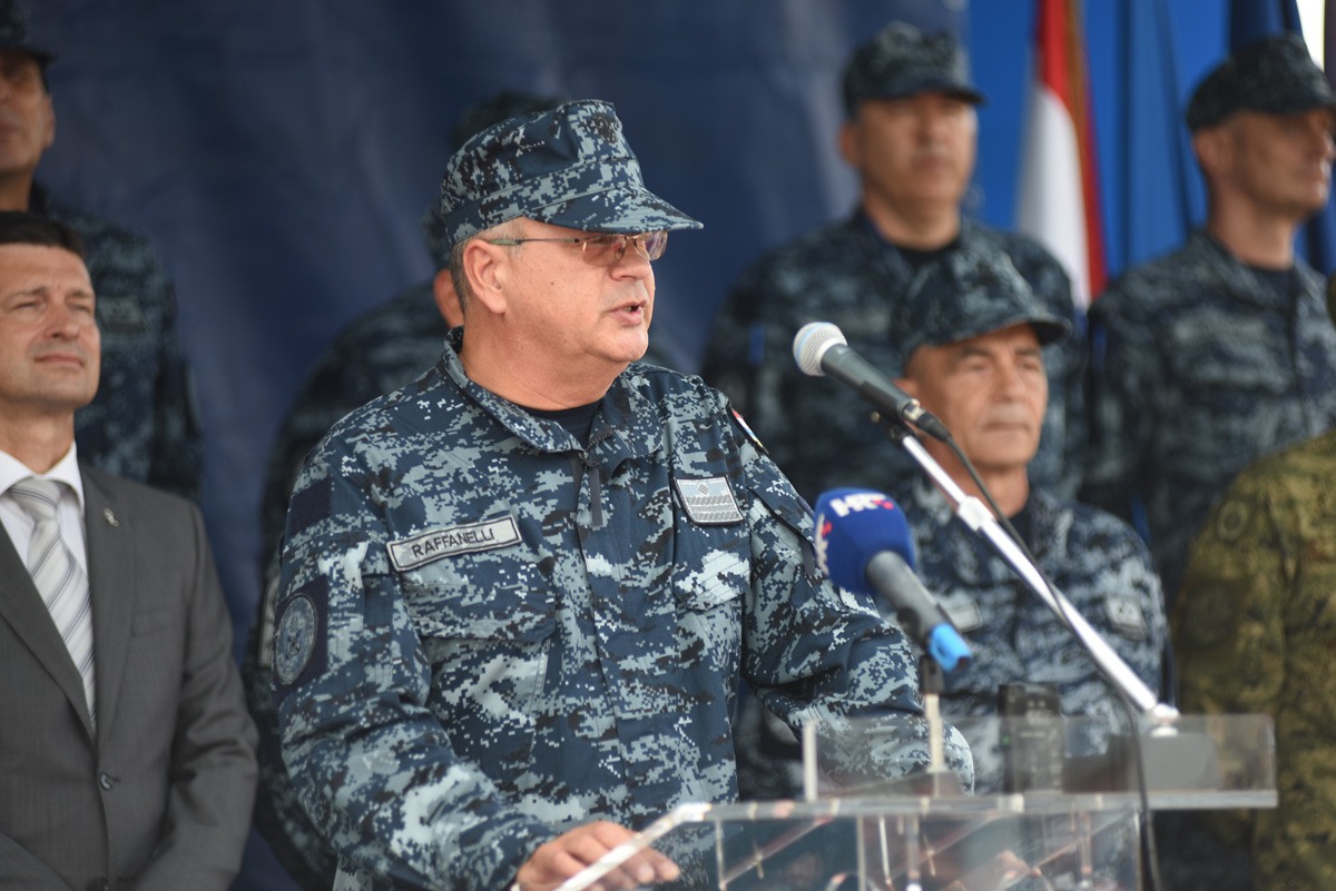 https://www.morh.hr/wp-content/gallery/ispracen-2-hrvcon-u-nato-ovu-operaciju-potpore-miru-sea-guardian/2_hrvcon_ispracaj_sea_guardian_hrm_190719_10.jpg
