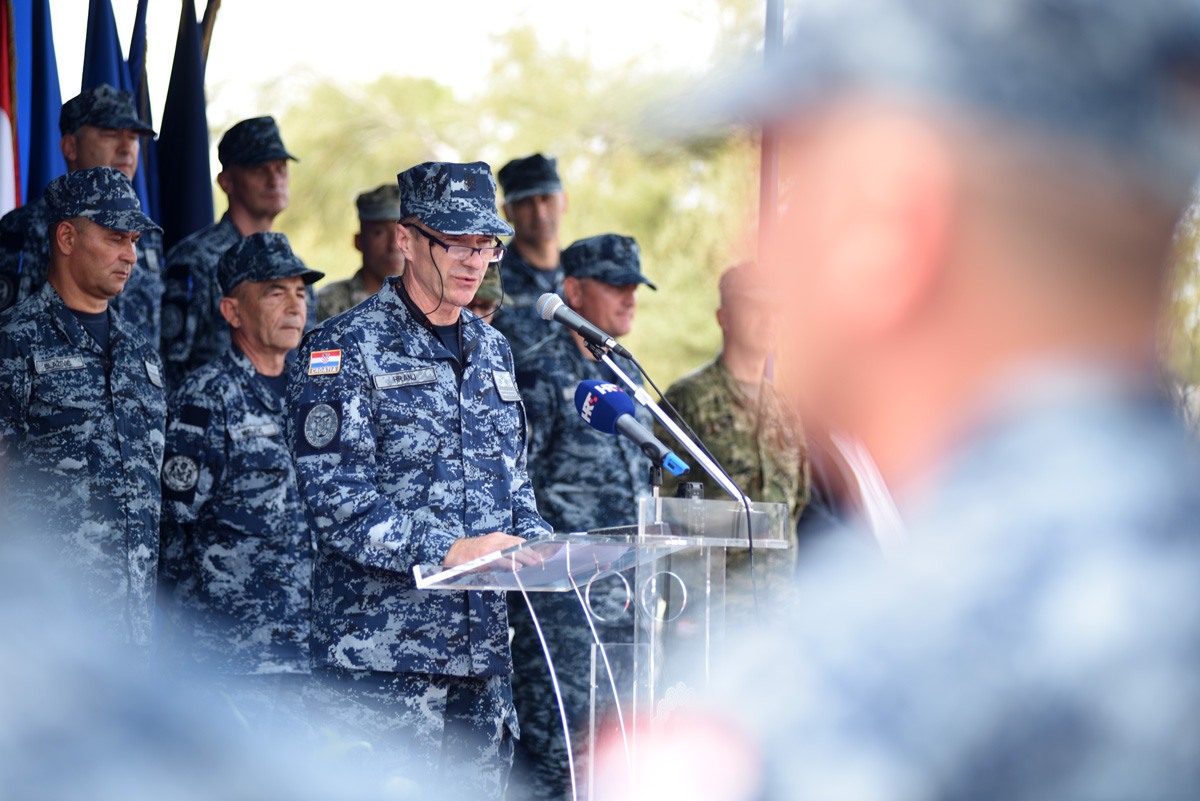 https://www.morh.hr/wp-content/gallery/ispracen-2-hrvcon-u-nato-ovu-operaciju-potpore-miru-sea-guardian/2_hrvcon_ispracaj_sea_guardian_hrm_190719_12.jpg