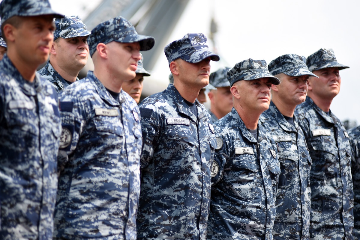 https://www.morh.hr/wp-content/gallery/ispracen-2-hrvcon-u-nato-ovu-operaciju-potpore-miru-sea-guardian/2_hrvcon_ispracaj_sea_guardian_hrm_190719_15.jpg