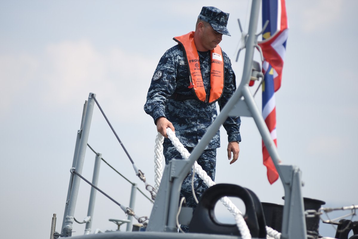 https://www.morh.hr/wp-content/gallery/ispracen-2-hrvcon-u-nato-ovu-operaciju-potpore-miru-sea-guardian/2_hrvcon_ispracaj_sea_guardian_hrm_190719_30.jpg