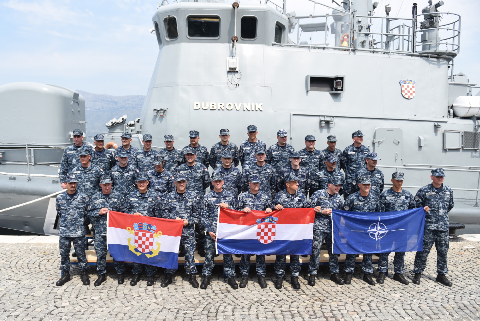https://www.morh.hr/wp-content/gallery/ispracen-2-hrvcon-u-nato-ovu-operaciju-potpore-miru-sea-guardian/2_hrvcon_ispracaj_sea_guardian_hrm_190719_34.jpg