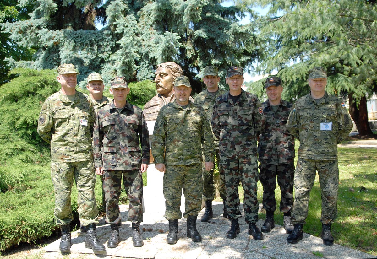 https://www.morh.hr/wp-content/gallery/izaslanstvo-slovenske-vojske-posjetilo-hvu/hvu_sl_21052014_10.jpg