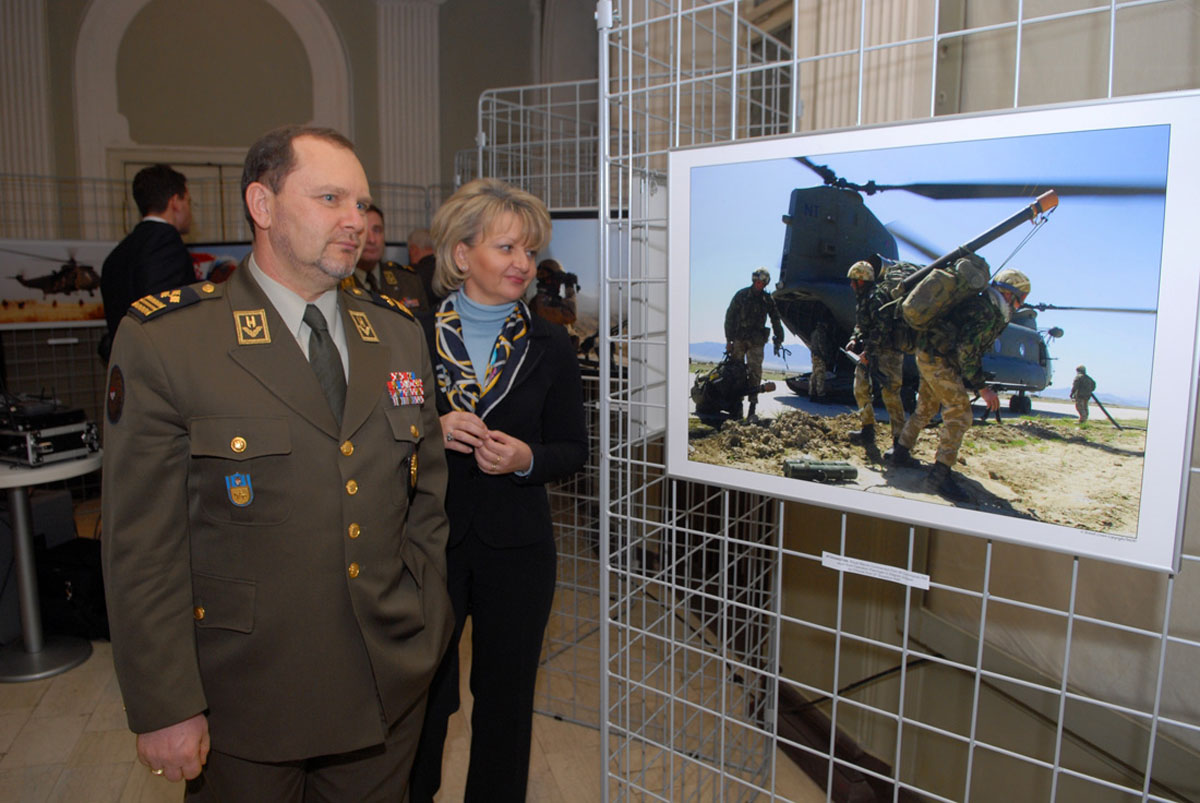 https://www.morh.hr/wp-content/gallery/izloba-fotografija-britanske-i-hrvatske-saveznike-snage-u-slubi-mira/izlozba_20100125_3.jpg