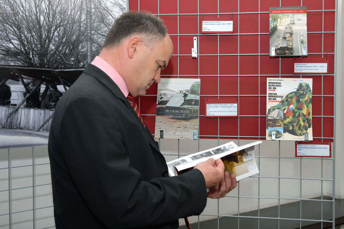https://www.morh.hr/wp-content/gallery/izloba-publikacija-i-dokumentarnih-filmova-iz-fondova-muzeja-policije/mup_23032010-4.jpg