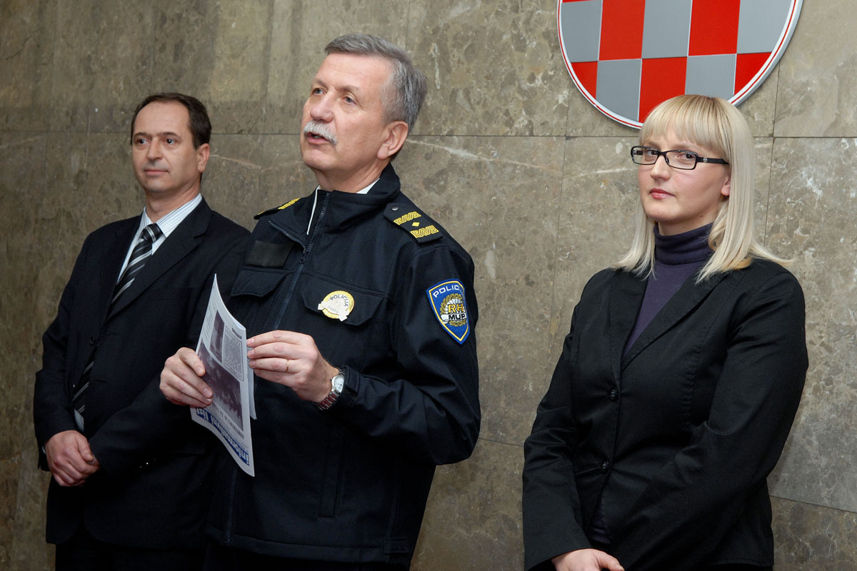 https://www.morh.hr/wp-content/gallery/izloba-publikacija-i-dokumentarnih-filmova-iz-fondova-muzeja-policije/mup_23032010-8.jpg