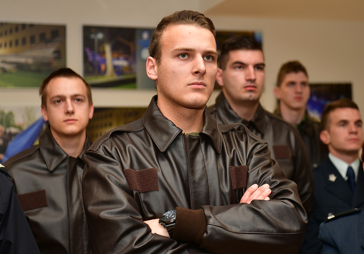 https://www.morh.hr/wp-content/gallery/izlozba-o-rudolfu-peresinu-i-nova-internetska-stranica-vojni-pilot-hr/izlozba_rudolf_peresin_20191212_13.jpg
