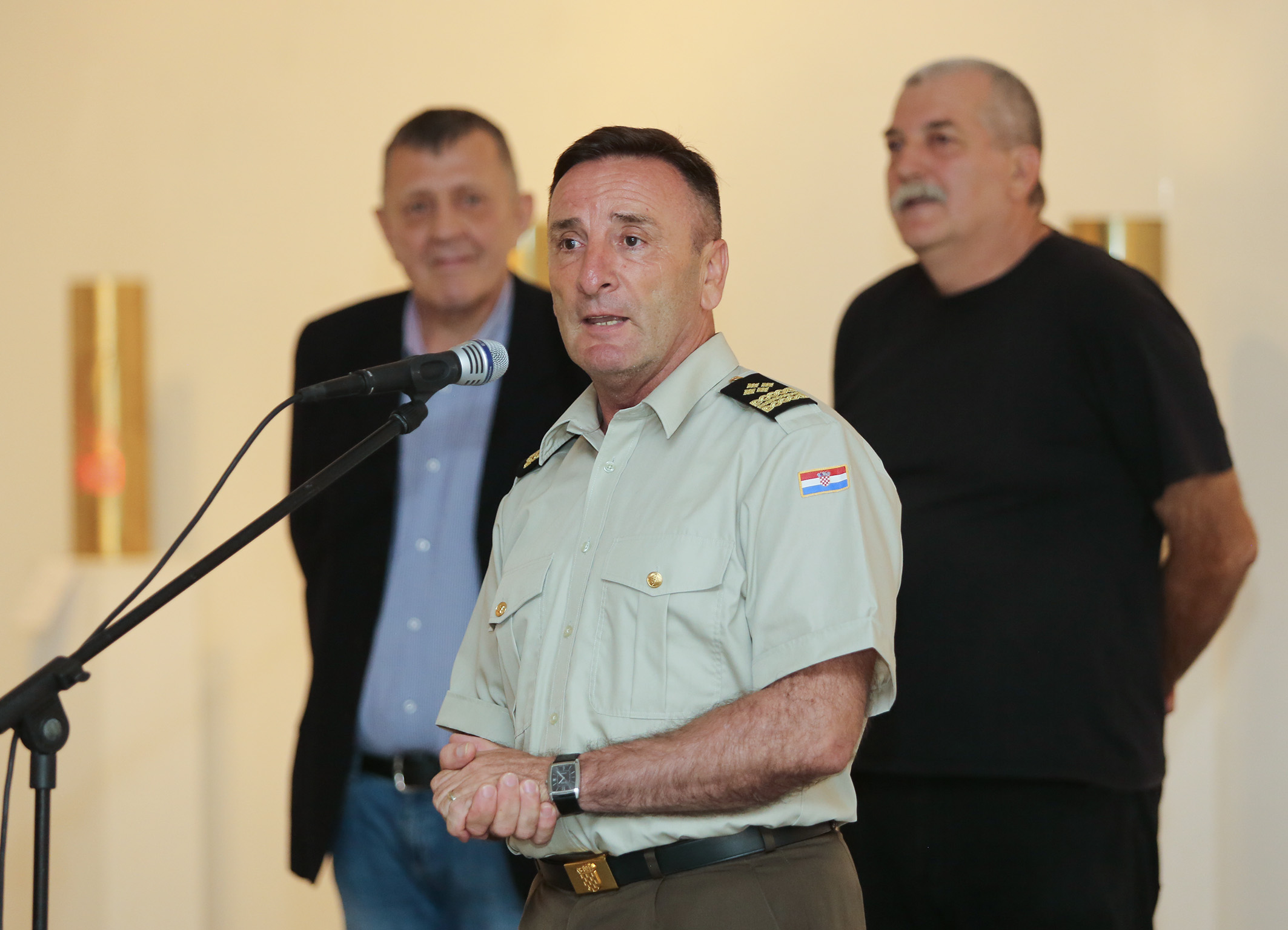 https://www.morh.hr/wp-content/gallery/izlozba-svitlo-hrvatskoga-kriza-u-galeriji-morh-a/izlozba_02082016_10.jpg