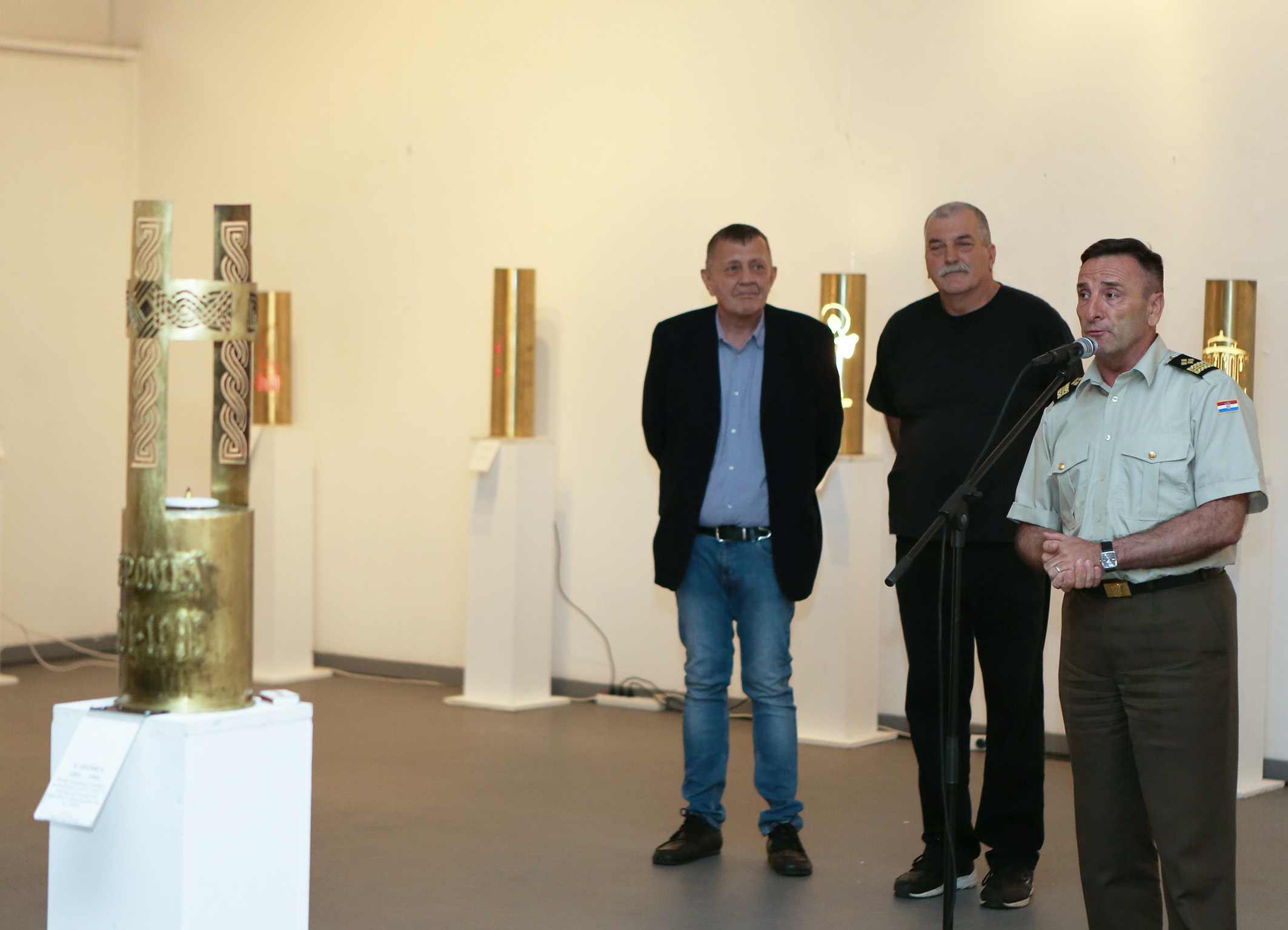 https://www.morh.hr/wp-content/gallery/izlozba-svitlo-hrvatskoga-kriza-u-galeriji-morh-a/izlozba_02082016_11.jpg