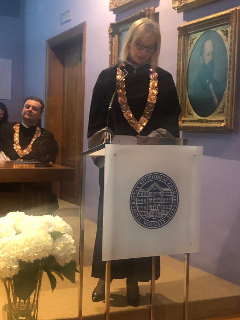 https://www.morh.hr/wp-content/gallery/kadet-matija-mrso-primio-posebno-priznanje-rektora-sveucilista-u-zagrebu/kadet_matija_mrso_rektorovo_priznanje_19072019_06.jpg