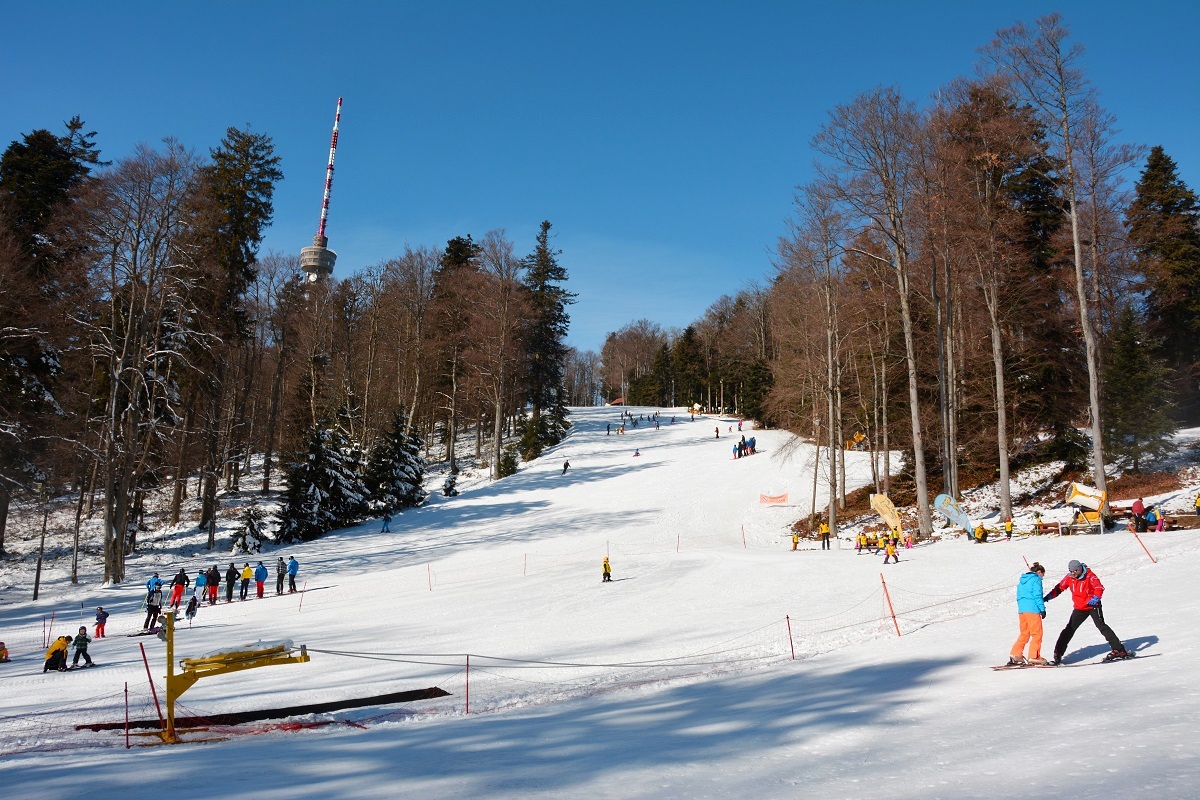 https://www.morh.hr/wp-content/gallery/kadeti-13-narastaja-na-tecaju-skijanja-na-sljemenu/hvu_sljeme_14022019_01.jpg