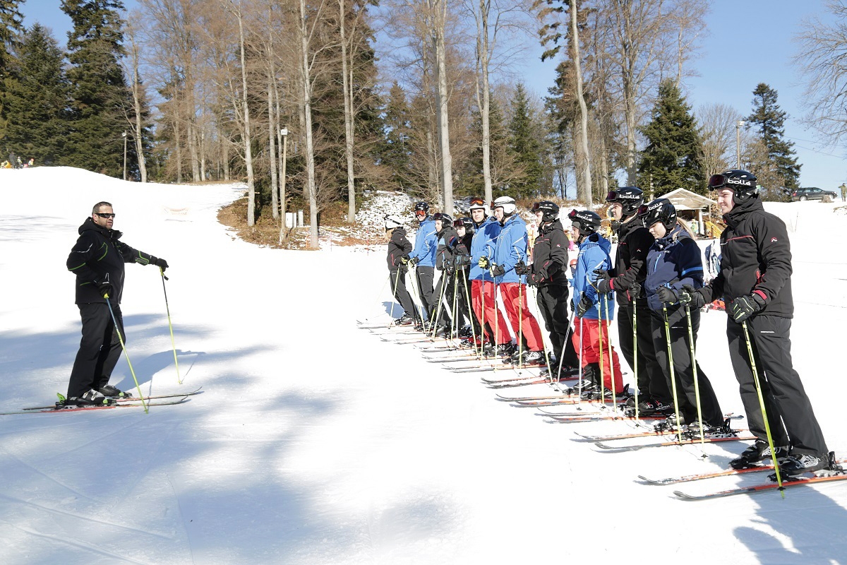 https://www.morh.hr/wp-content/gallery/kadeti-13-narastaja-na-tecaju-skijanja-na-sljemenu/hvu_sljeme_14022019_04.jpg