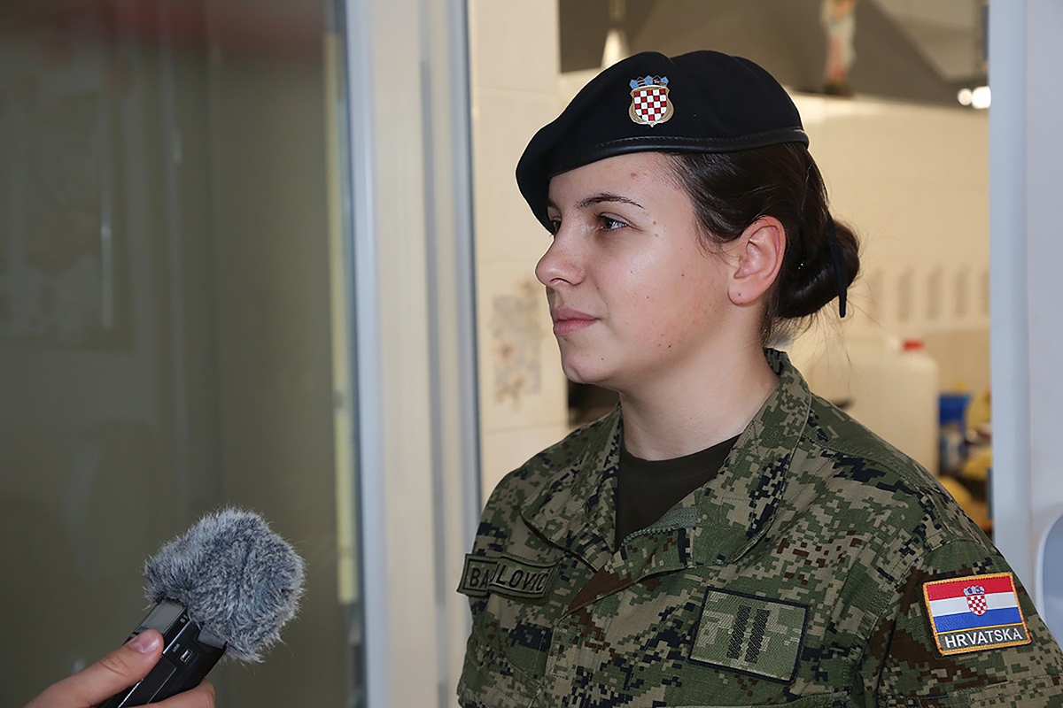 https://www.morh.hr/wp-content/gallery/kadeti-hrvatske-vojske-humanitarnim-akcijama-pomazu-potrebitima/20191220_humanitarna_akcija_kadet_07.jpg