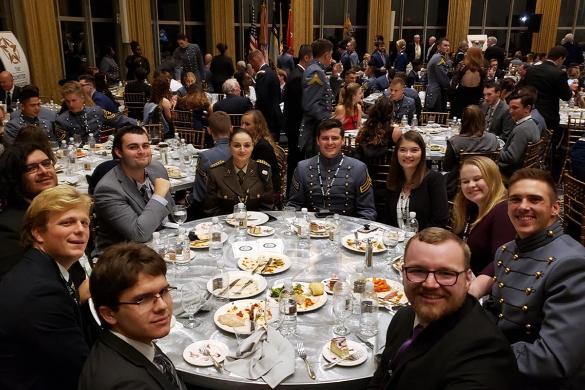 https://www.morh.hr/wp-content/gallery/kadeti-hrvatske-vojske-na-konferenciji-razmjene-kadeta-u-sjedinjenim-americkim-drzavama/razmjena_kadeta_cro_usa_19072019_07.jpeg