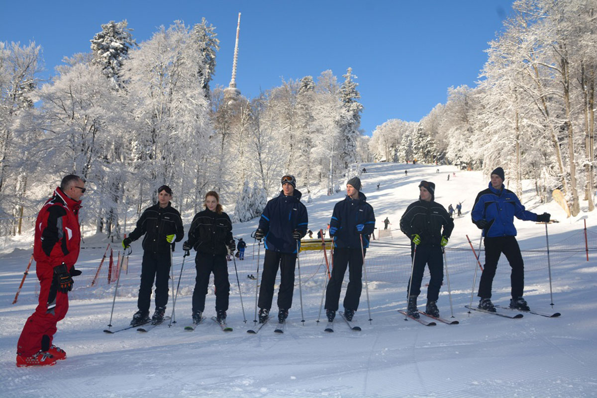 https://www.morh.hr/wp-content/gallery/kadeti-os-rh-na-skijaskoj-obuci-na-sljemenu/hvu_sljeme_28012015_02.jpg