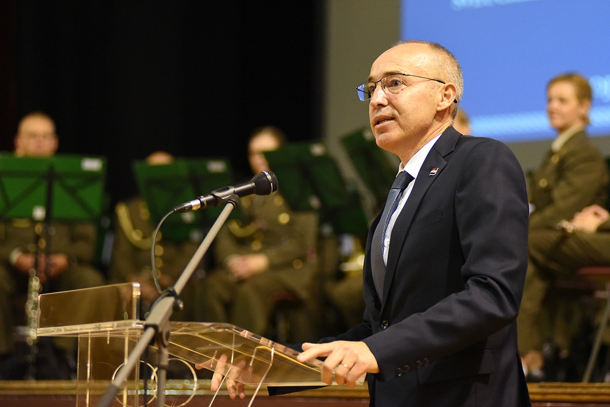 https://www.morh.hr/wp-content/gallery/kadetima-hrvatskog-vojnog-ucilista-dodijeljeni-prvi-casnicki-cinovi-i-bodezi/dodjela_cinova_kadeti_08112019_24.jpg