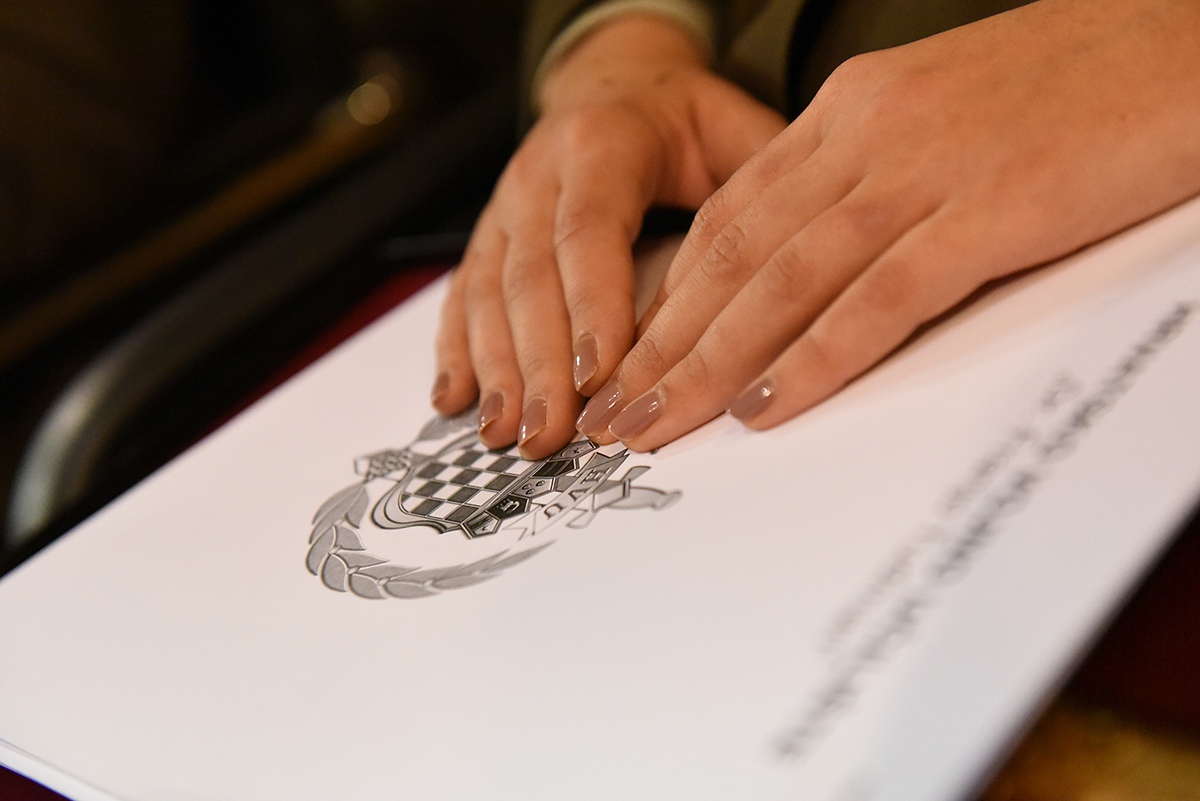 https://www.morh.hr/wp-content/gallery/kadetima-hrvatskog-vojnog-ucilista-dodijeljeni-prvi-casnicki-cinovi-i-bodezi/dodjela_cinova_kadeti_08112019_34.jpg