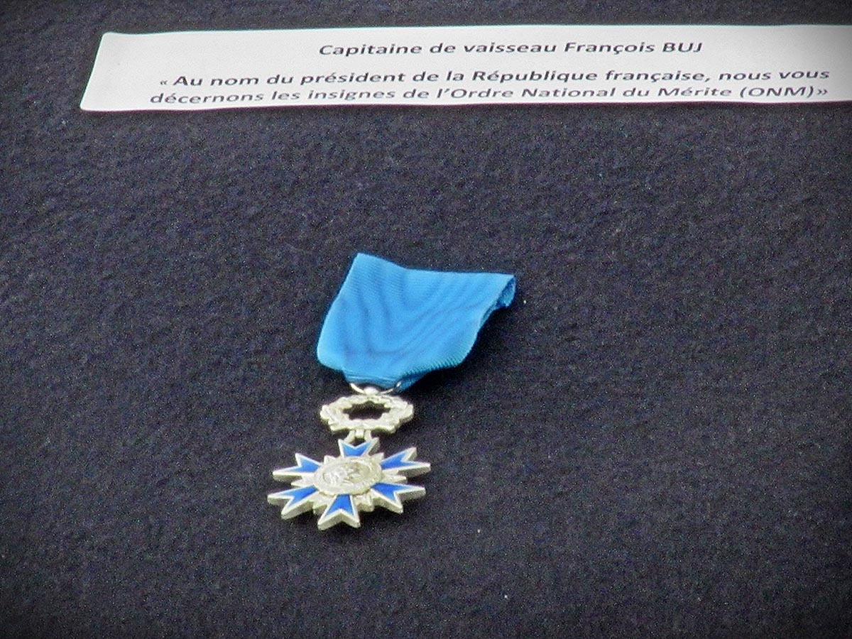 https://www.morh.hr/wp-content/gallery/kapetanu-bojnog-broda-francoisu-buju-uruceno-francusko-odlicje/buj_05062019_03.jpg