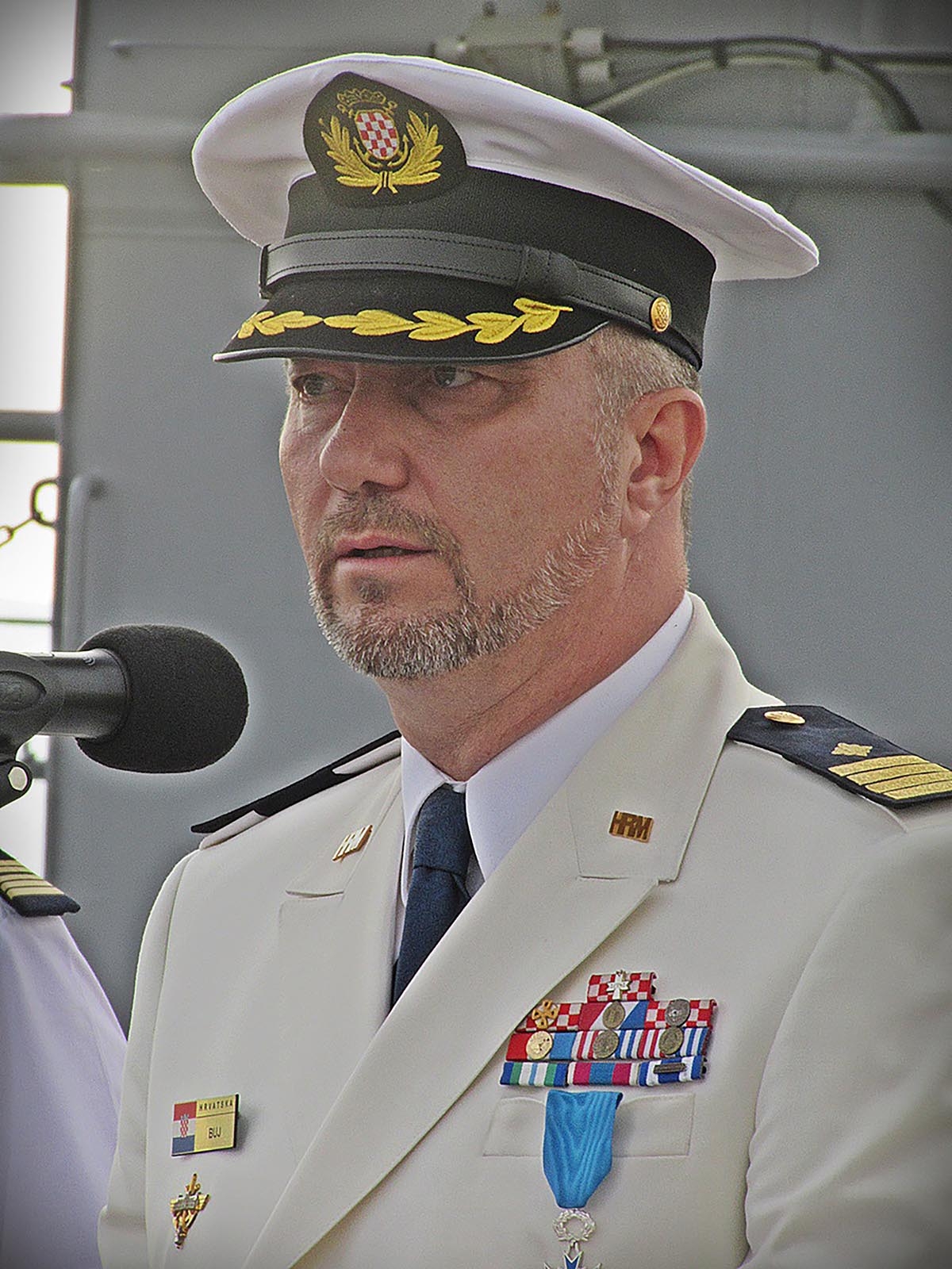https://www.morh.hr/wp-content/gallery/kapetanu-bojnog-broda-francoisu-buju-uruceno-francusko-odlicje/buj_05062019_13.jpg