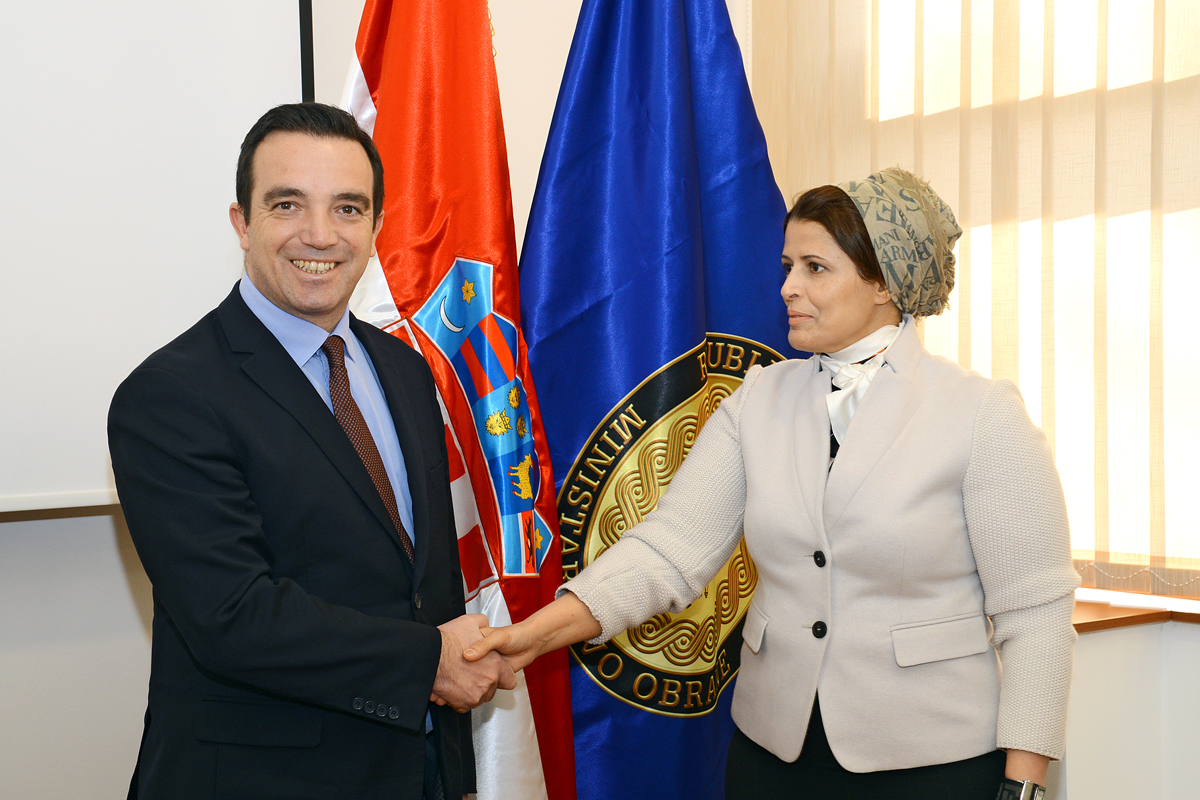 https://www.morh.hr/wp-content/gallery/katarska-veleposlanica-u-posjetu-ministarstvu-obrane-rh-2/vp_katar_mo_17032016_01.jpg