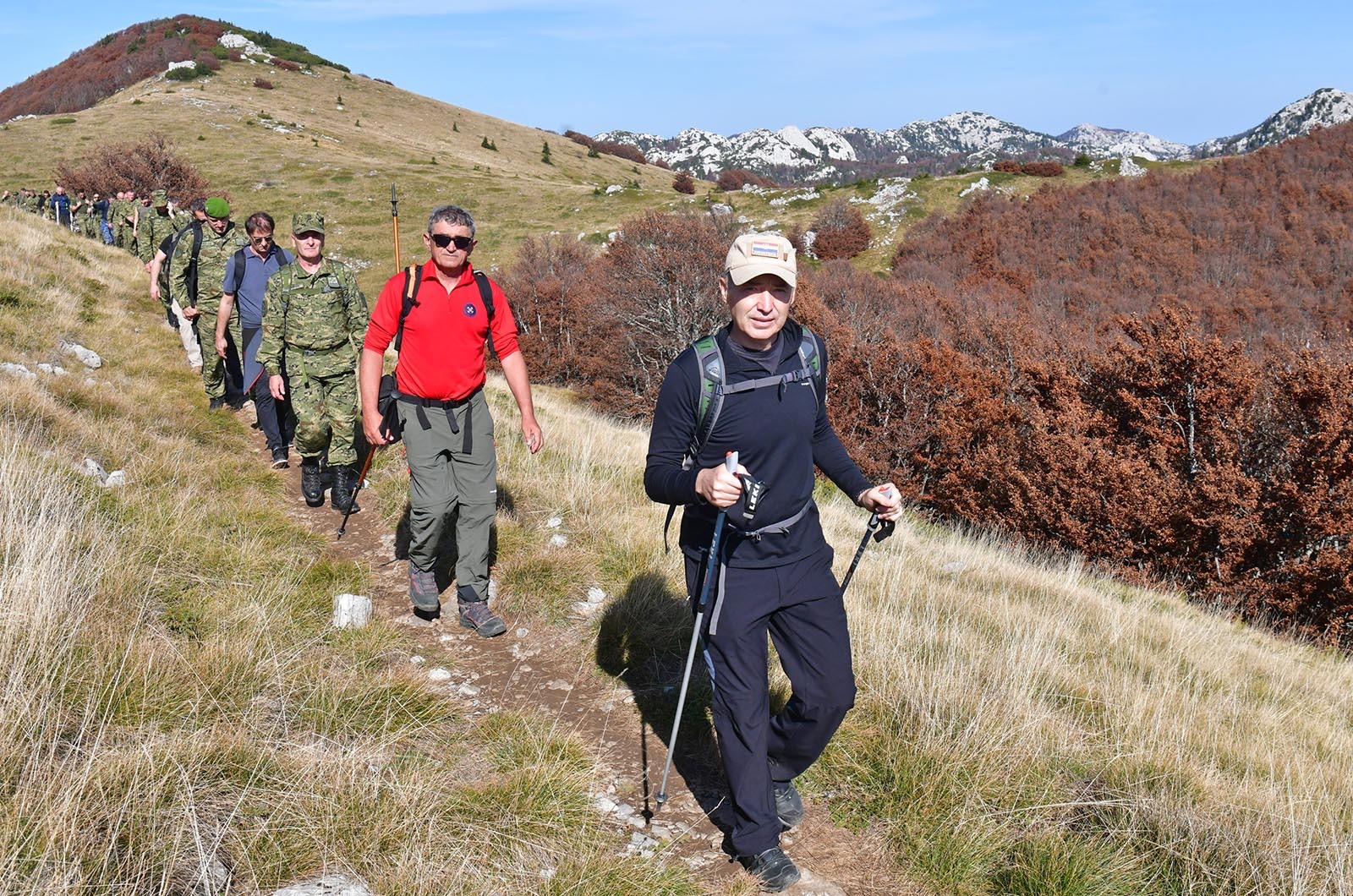 https://www.morh.hr/wp-content/gallery/kljucno-osoblje-morh-a-i-hrvatske-vojske-u-15-km-dugoj-hodnji-na-velebitu/hodnja_velebit_hv_morh_190719_32.jpg