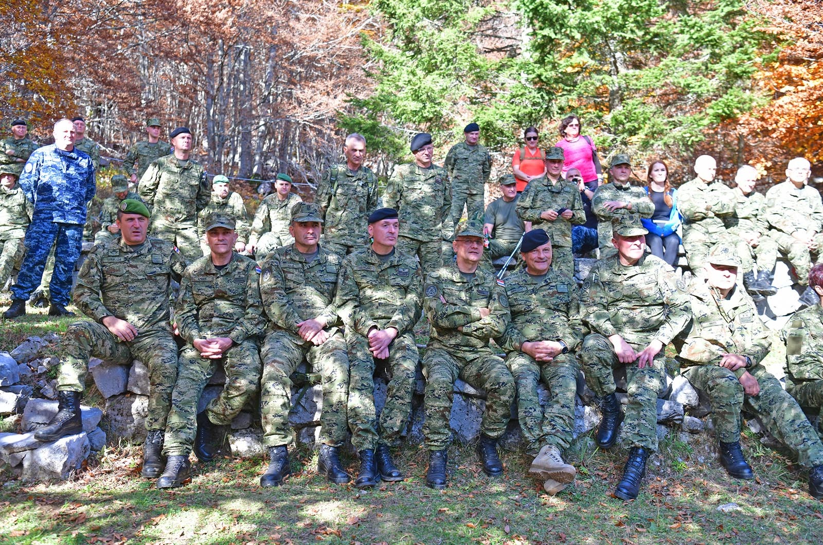 https://www.morh.hr/wp-content/gallery/kljucno-osoblje-morh-a-i-hrvatske-vojske-u-15-km-dugoj-hodnji-na-velebitu/hodnja_velebit_hv_morh_190719_38.jpg