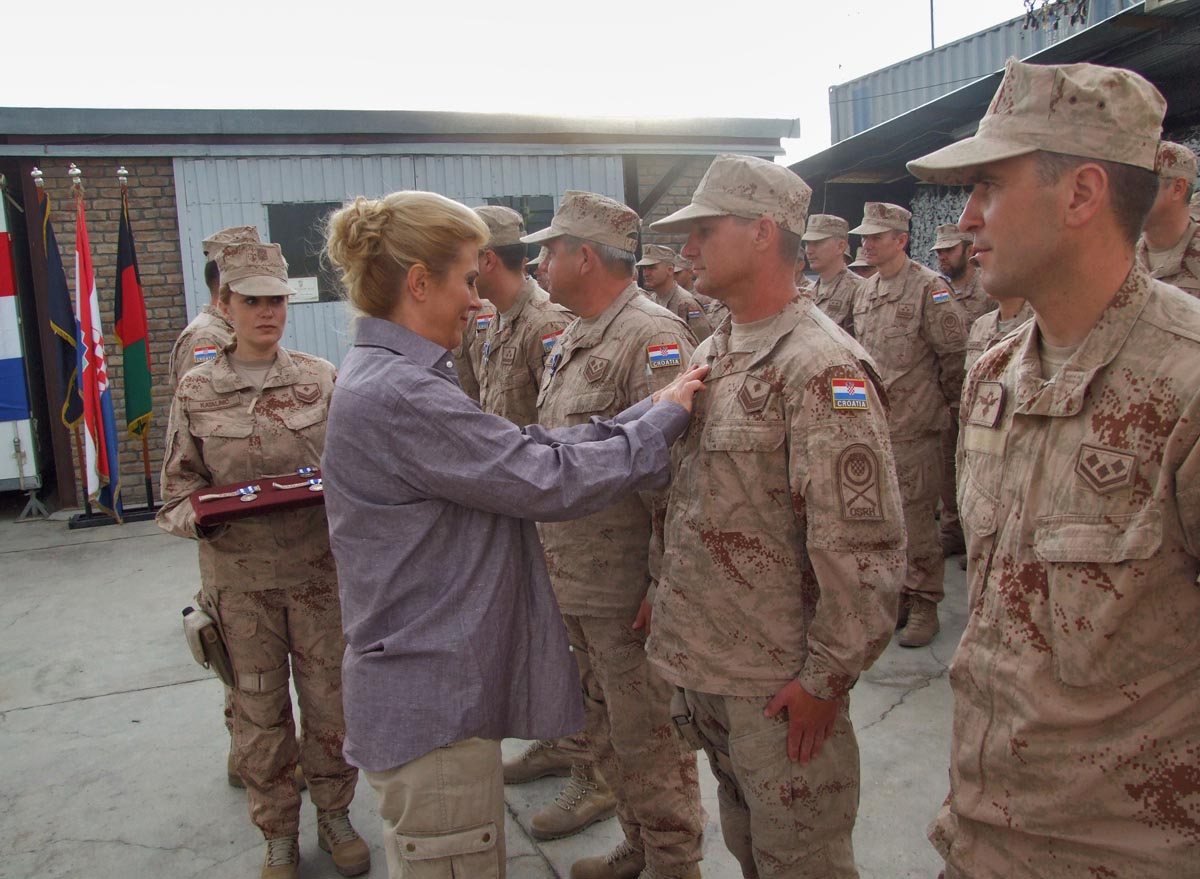 https://www.morh.hr/wp-content/gallery/kolinda-grabar-kitarovi-na-dan-dravnosti-posjetila-19-hrvcon/kabul_25062012_5.jpg