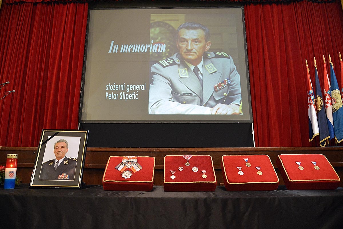 https://www.morh.hr/wp-content/gallery/komemoracija-i-posljednji-ispracaj-generala-stipetica/komemoracija_stipetic_20032018_03.jpg