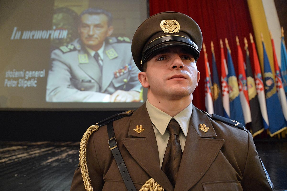 https://www.morh.hr/wp-content/gallery/komemoracija-i-posljednji-ispracaj-generala-stipetica/komemoracija_stipetic_20032018_04.jpg
