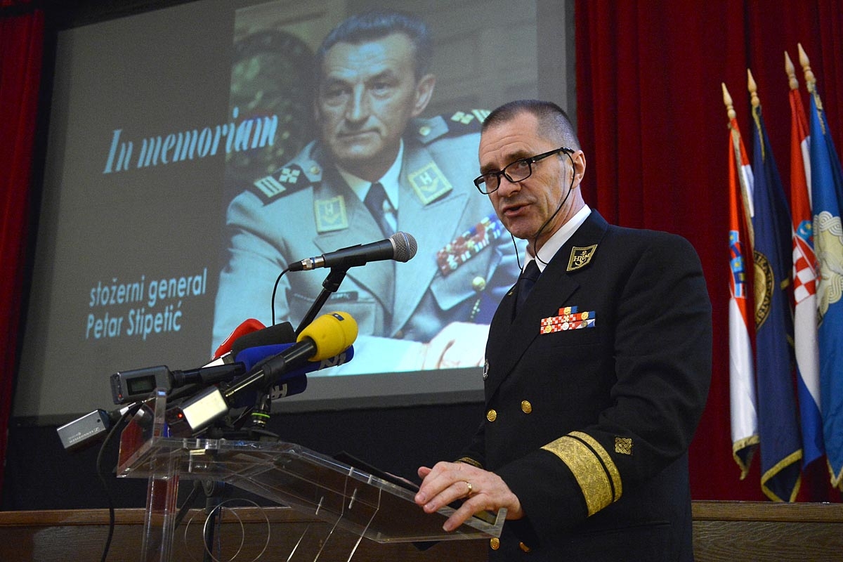 https://www.morh.hr/wp-content/gallery/komemoracija-i-posljednji-ispracaj-generala-stipetica/komemoracija_stipetic_20032018_08.jpg