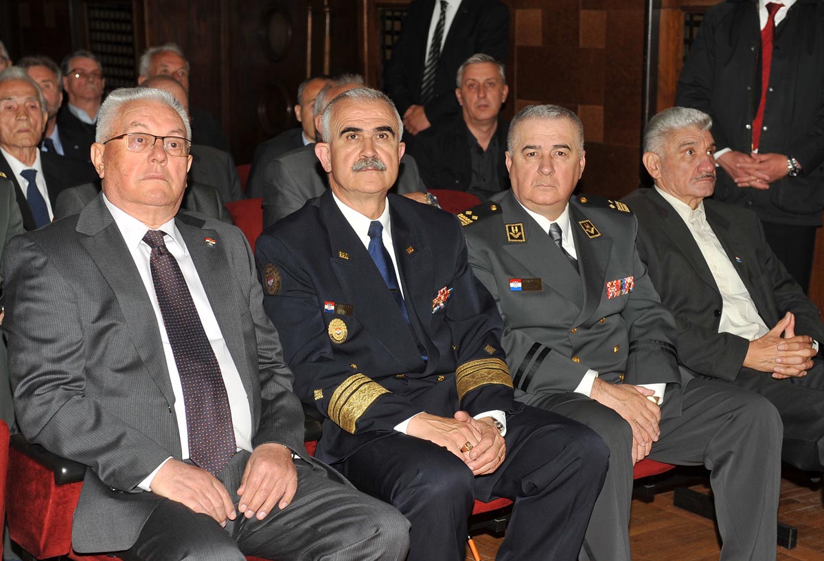 https://www.morh.hr/wp-content/gallery/komemoracija-povodom-smrti-generala-spegelja/komemoracija_13052014_11.jpg
