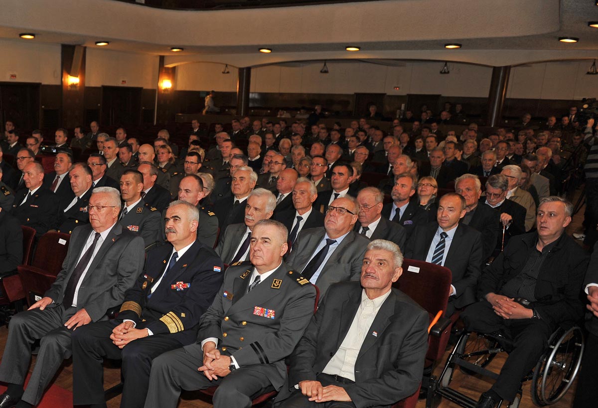https://www.morh.hr/wp-content/gallery/komemoracija-povodom-smrti-generala-spegelja/komemoracija_13052014_13.jpg