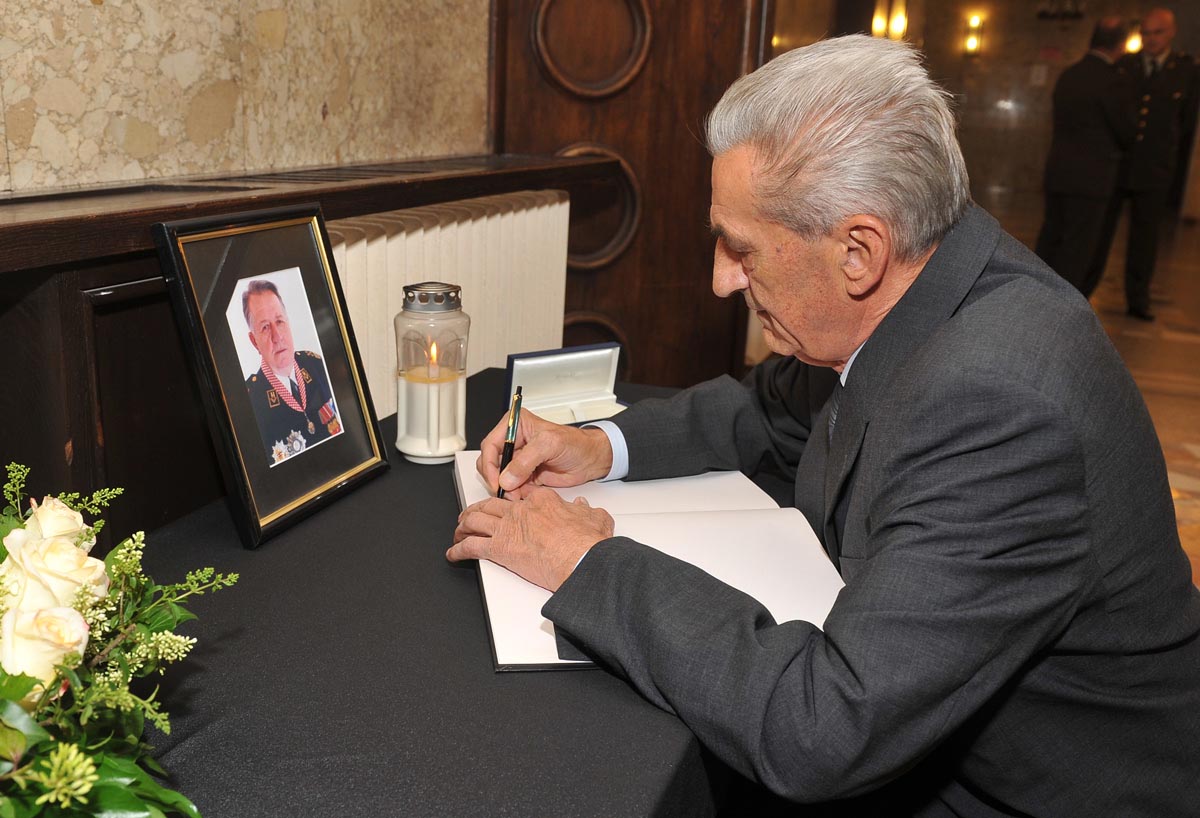 https://www.morh.hr/wp-content/gallery/komemoracija-povodom-smrti-generala-spegelja/komemoracija_13052014_5.jpg
