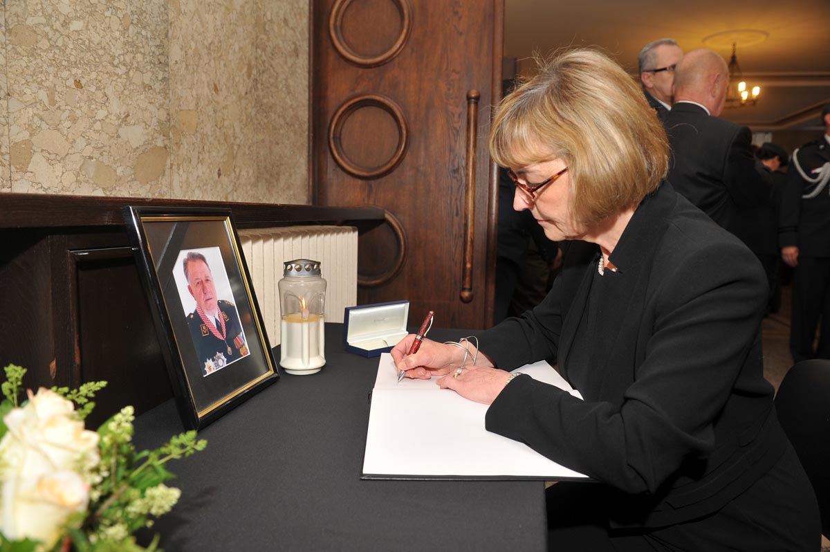 https://www.morh.hr/wp-content/gallery/komemoracija-povodom-smrti-generala-spegelja/komemoracija_13052014_6.jpg