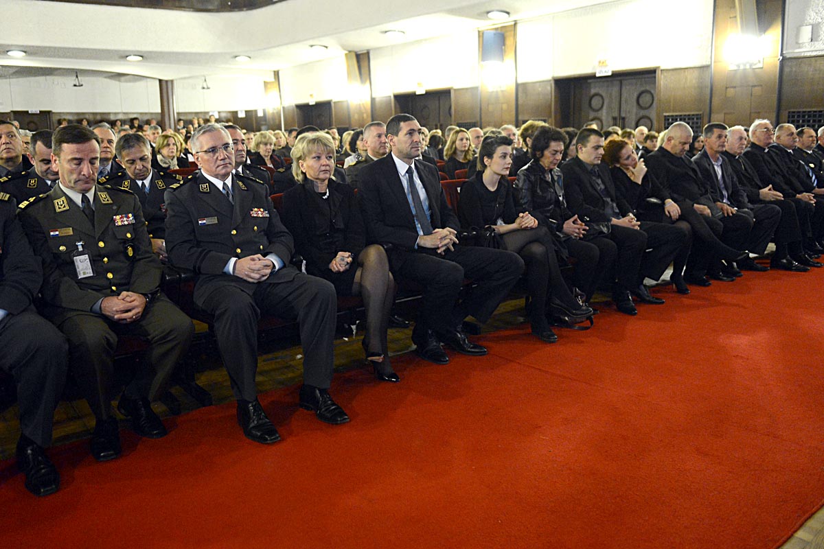 https://www.morh.hr/wp-content/gallery/komemoracija-povodom-smrti-vesne-orlandini/komemoracija_1112014_9193.JPG