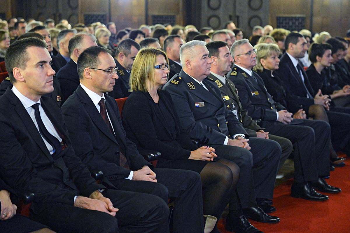 https://www.morh.hr/wp-content/gallery/komemoracija-povodom-smrti-vesne-orlandini/komemoracija_1112014_9197.JPG