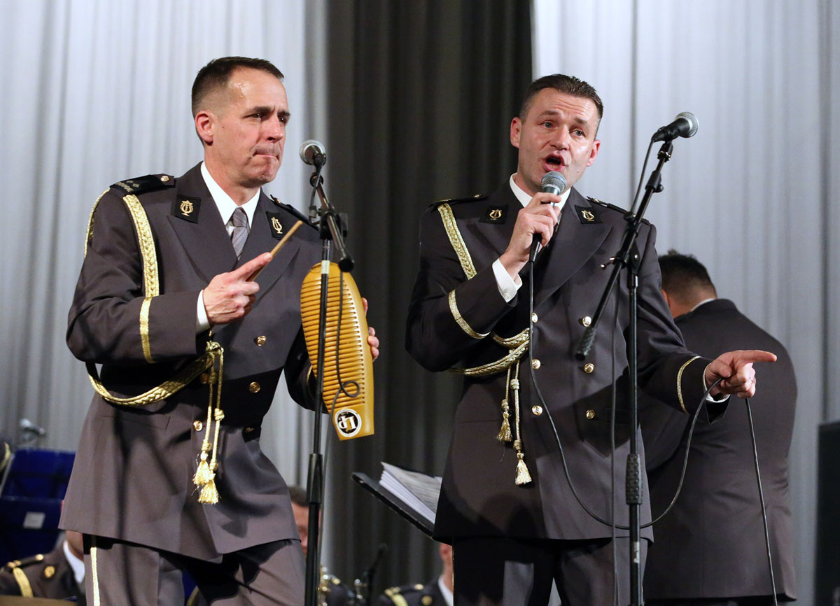 https://www.morh.hr/wp-content/gallery/koncertom-jazz-orkestra-obiljezeno-25-godina-orkestra-os-rh/jaz_08022017_16.jpg