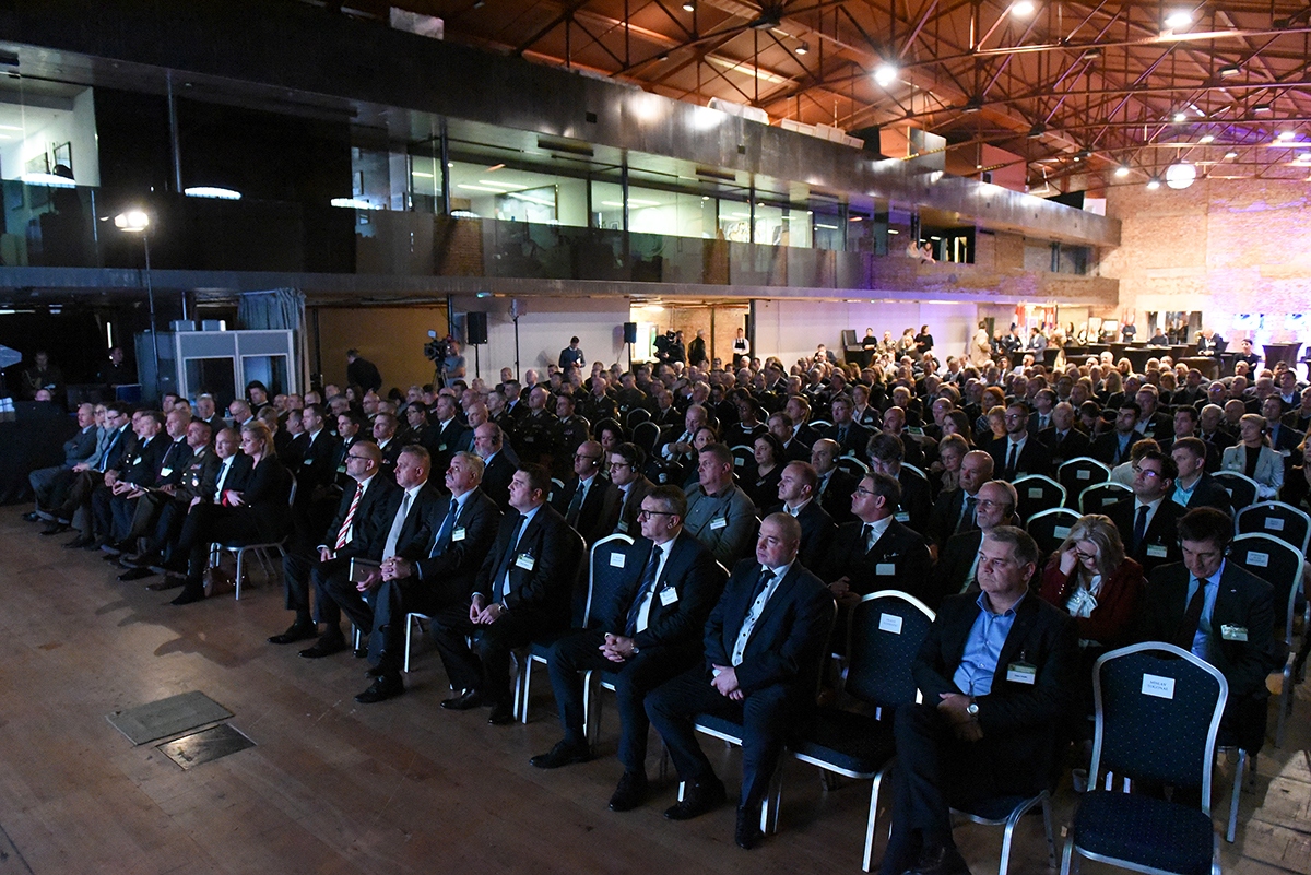 https://www.morh.hr/wp-content/gallery/konferencija-buducnost-hrvatske-obrambene-industrije-i-nove-tehnologije/obrambena_industrija_27112019_2.jpg